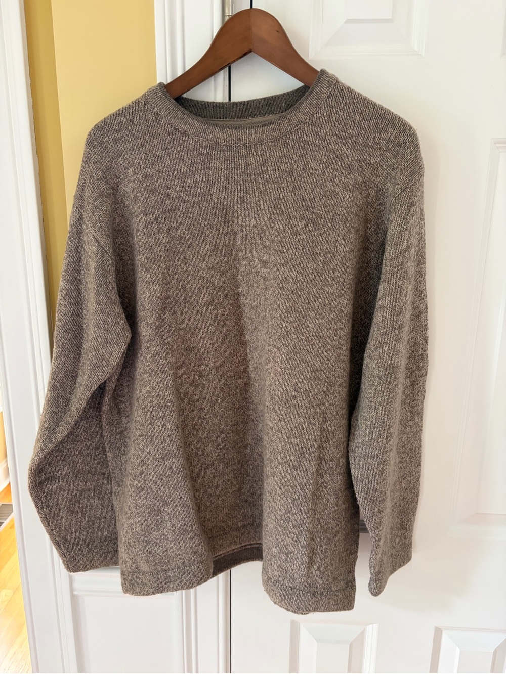 Men's  Woolrich Crewneck Sweater in Heather Brown/Tan - size Large